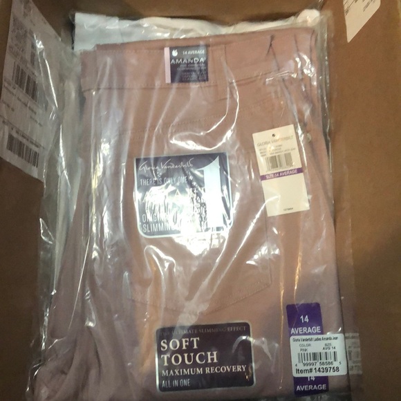 NWT Gloria Vanderbilt Ladies' Amanda Stretch Denim - Picture 7 of 9